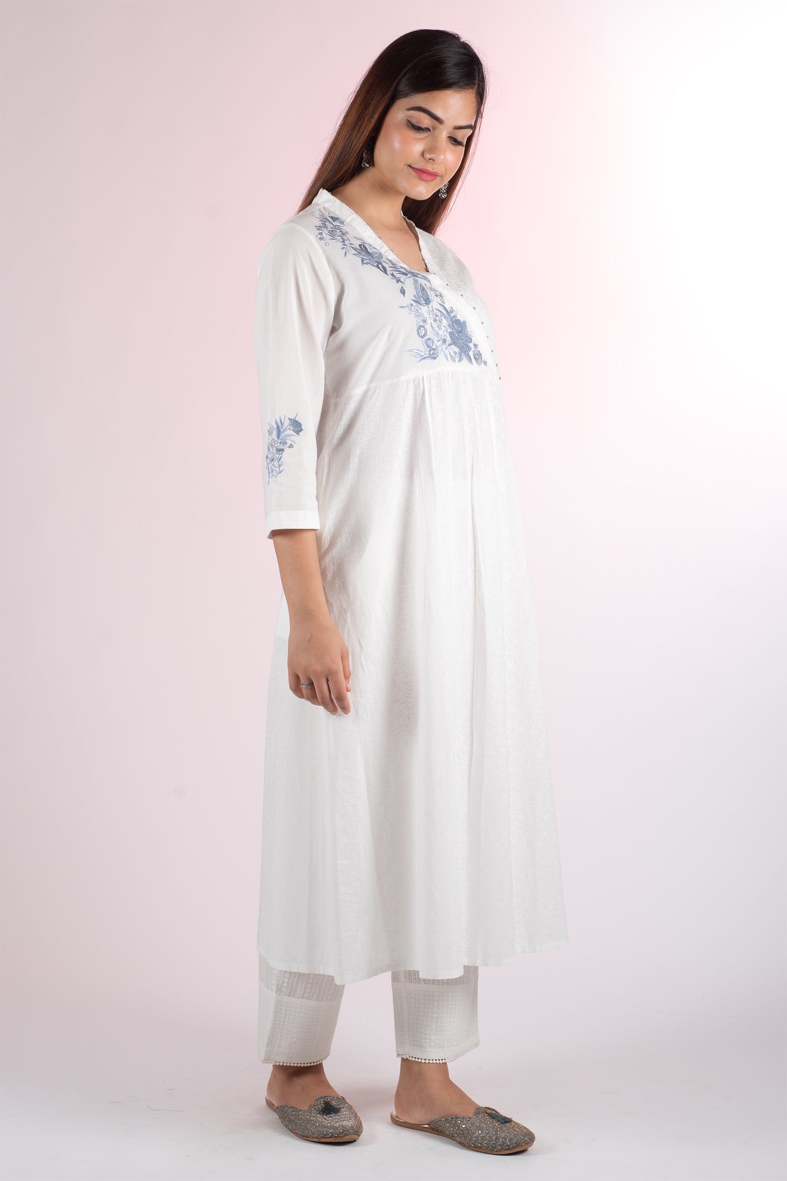 Titli Kasida White Kurta - Dhãran