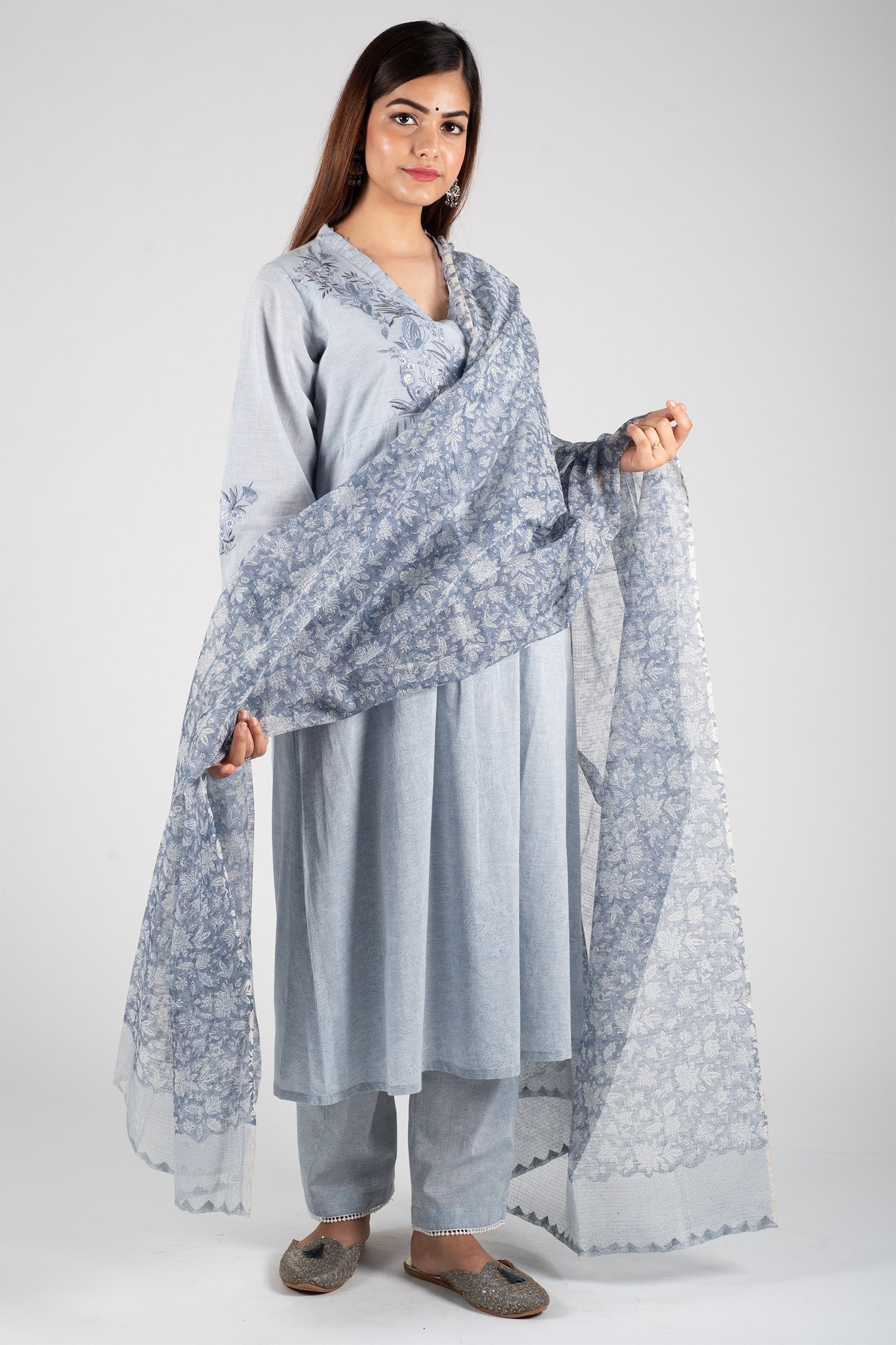 Grey Titli Kasida Kurta - Dhãran