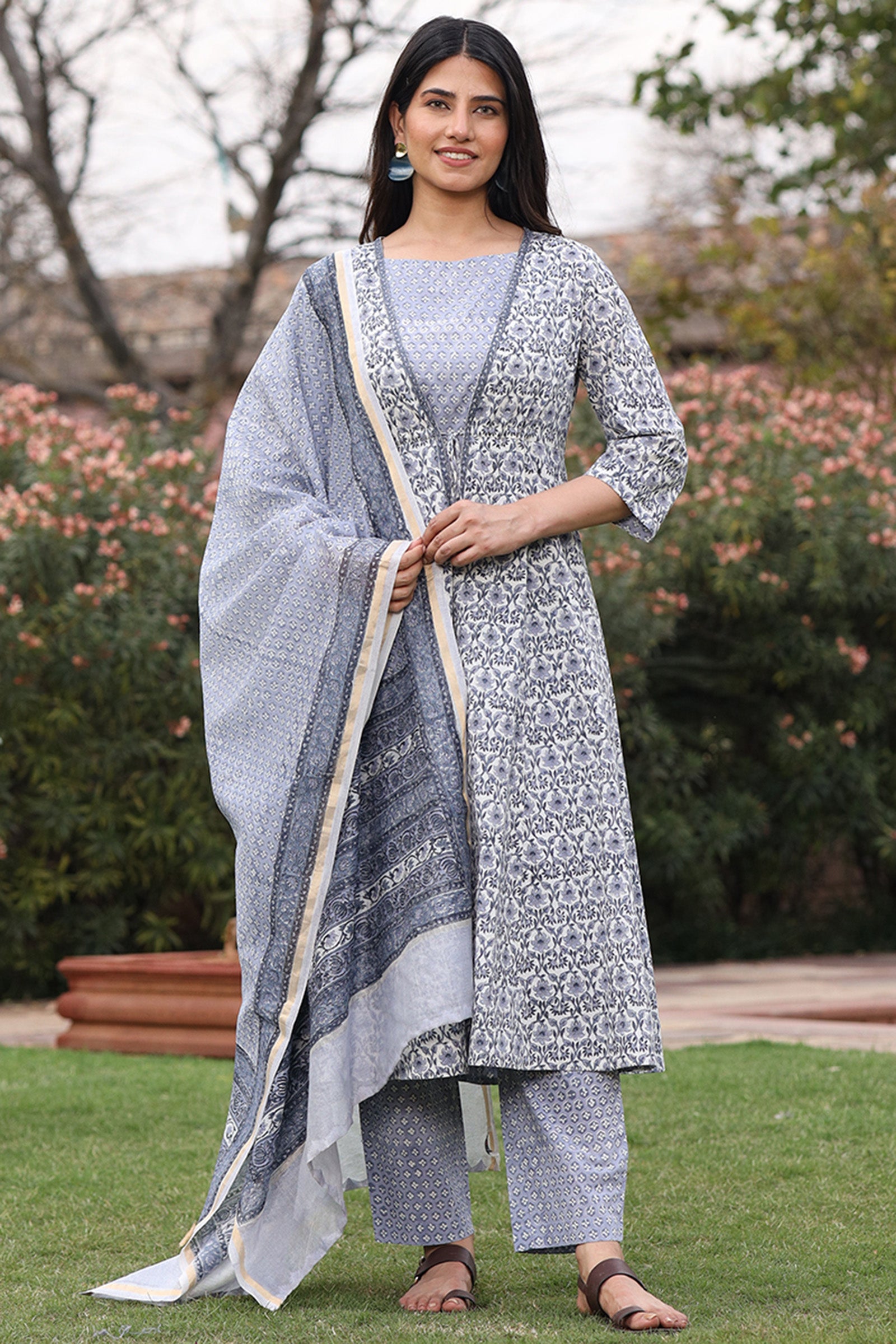 Tarana Grey Kurta and Pant Set
