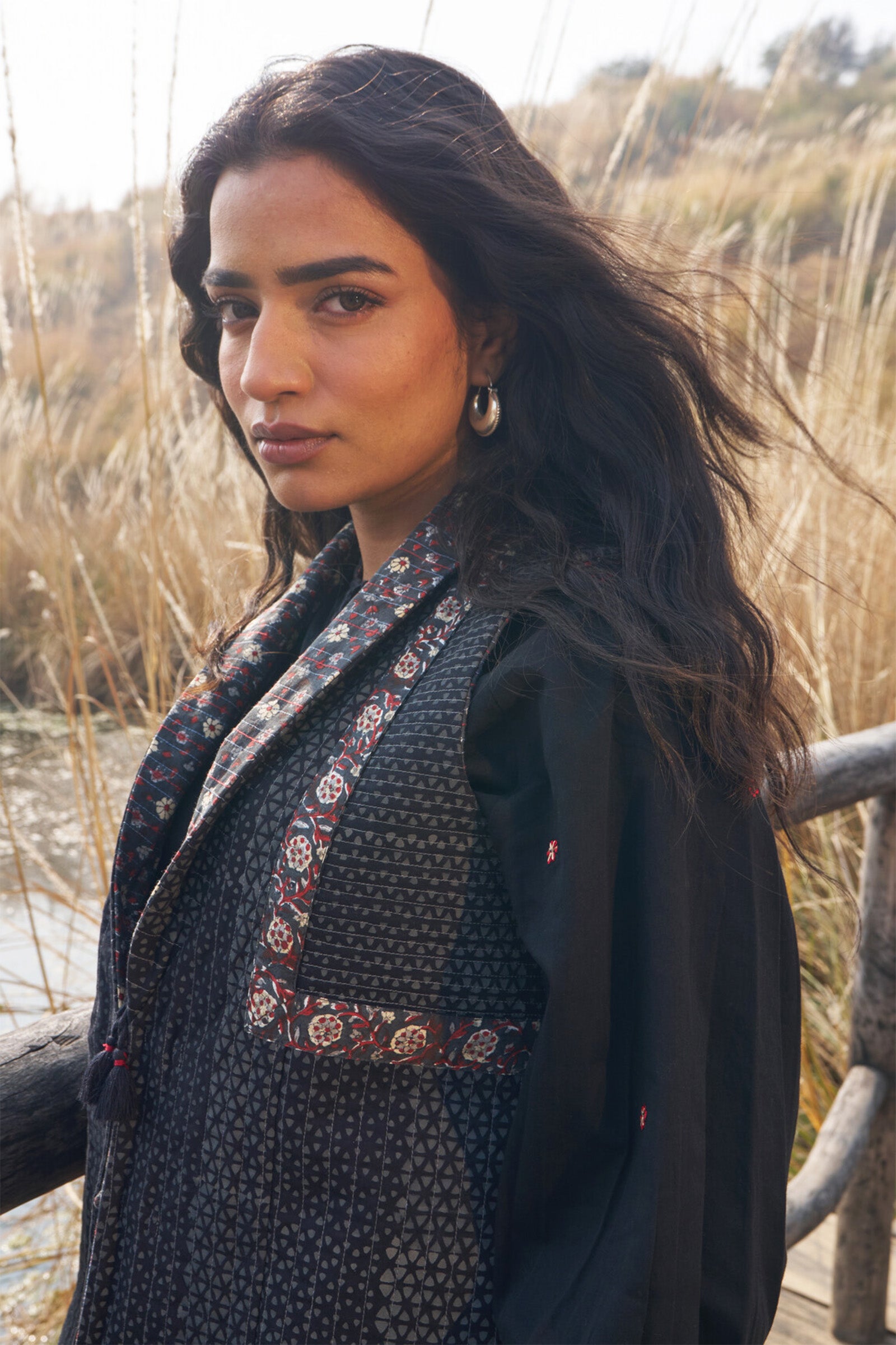 Floral Sleeveless Quilted Jacket - Dhãran