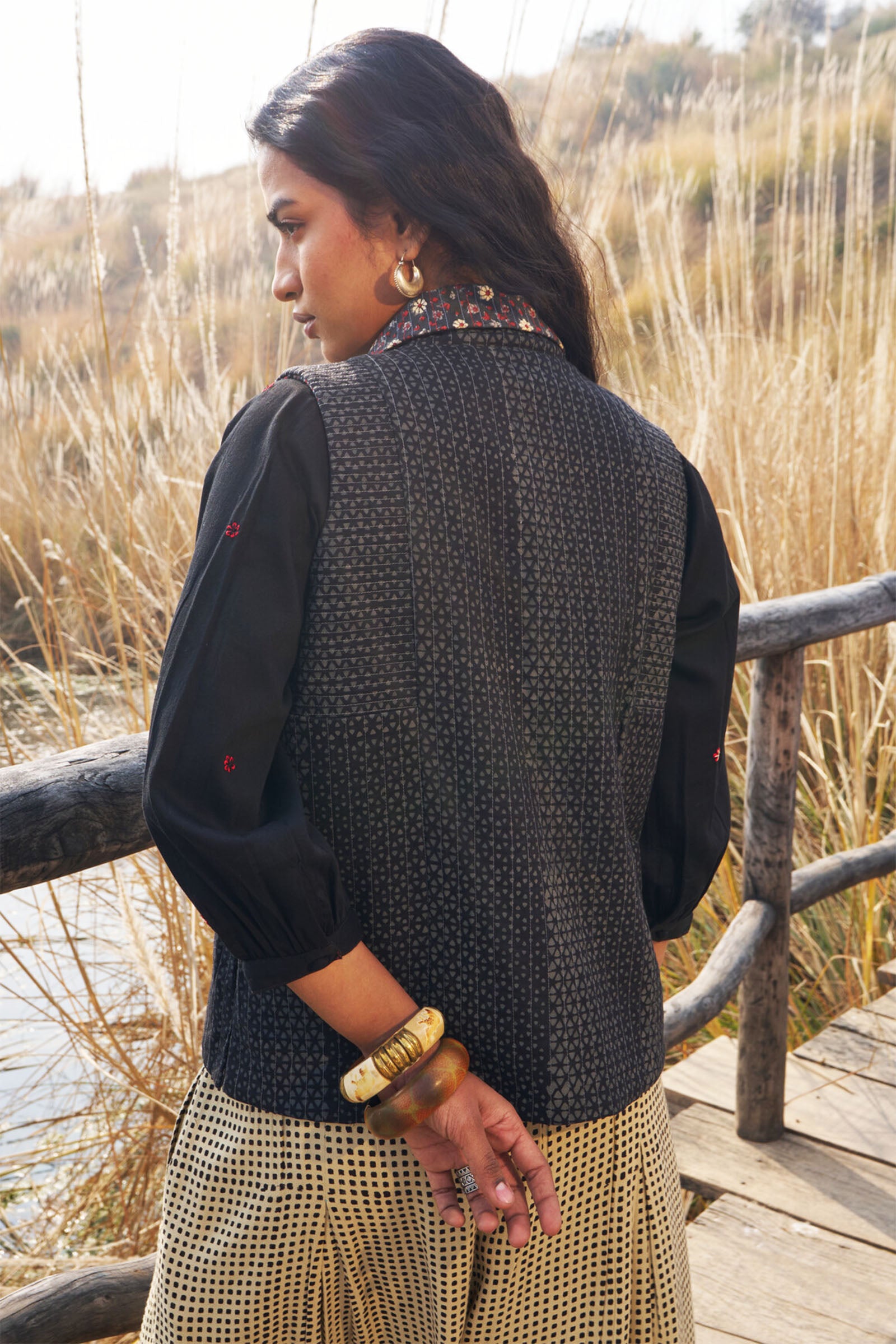 Floral Sleeveless Quilted Jacket - Dhãran