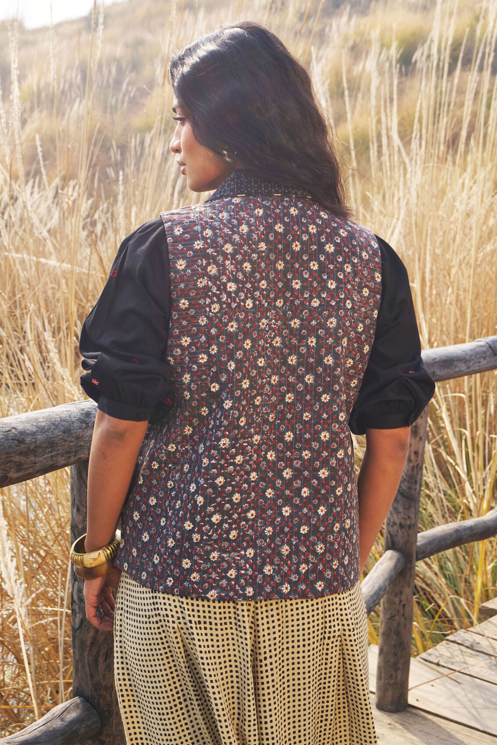 Floral Sleeveless Quilted Jacket - Dhãran