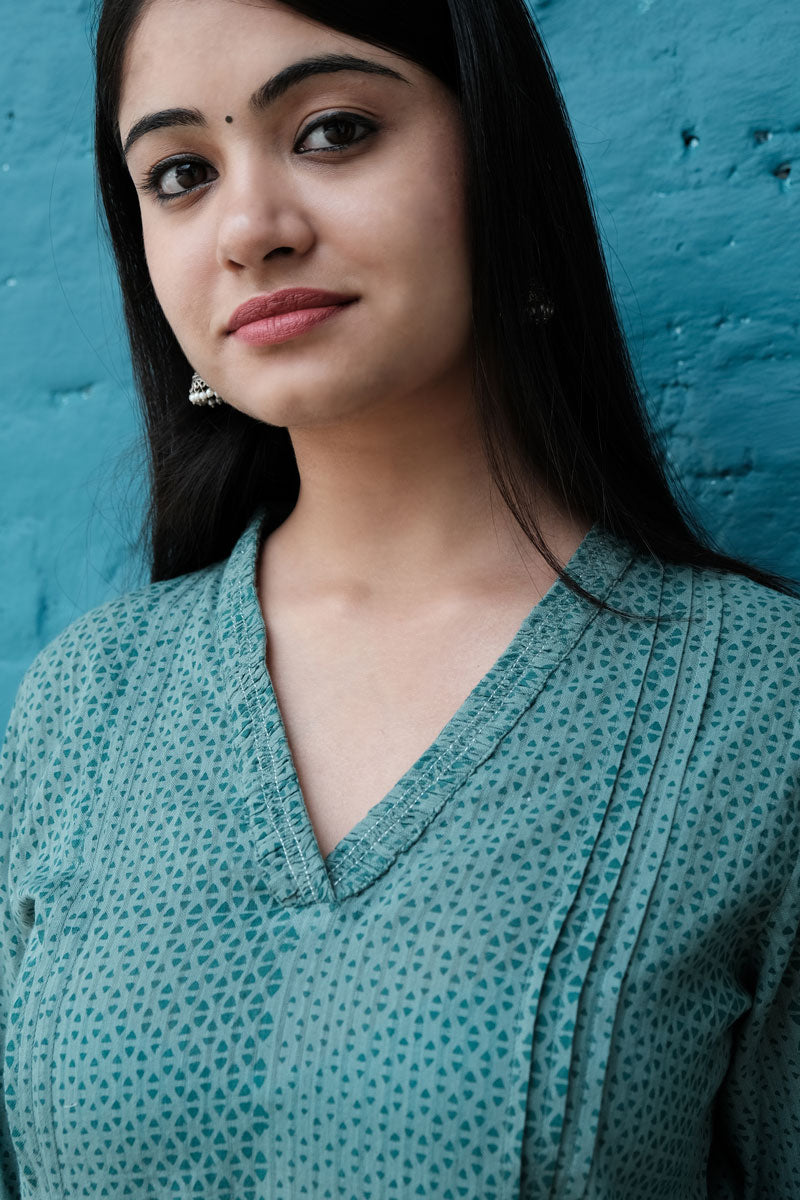 Turquoise V Neck Kurta - Dhãran